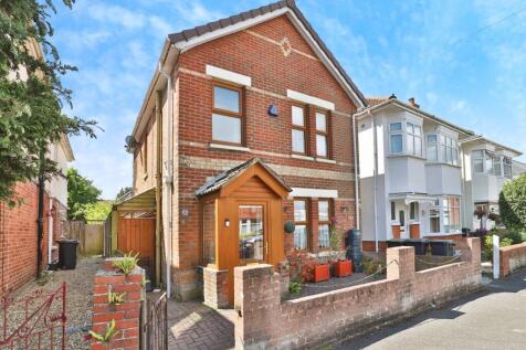 2 bedroom detached house for sale