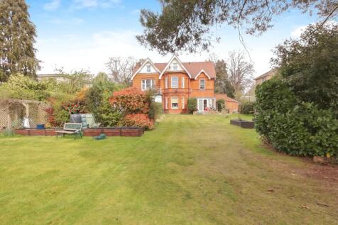 3 bedroom flat for sale
