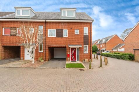 3 bedroom town house for sale