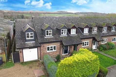 Garden Terrace, Chapmore End SG12 4 bed end of terrace house for sale