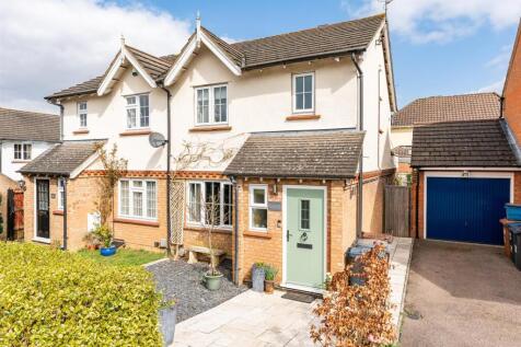 3 bedroom semi-detached house for sale