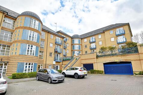 Newland Gardens, Hertford SG13 2 bed apartment for sale