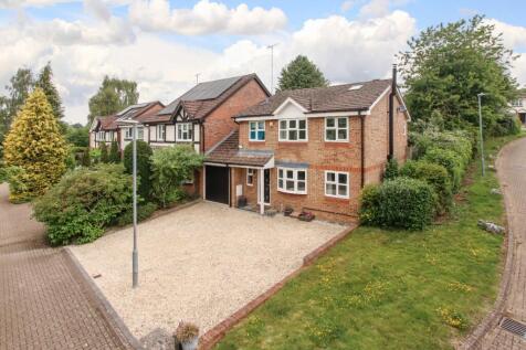 Brimstone Walk, Berkhamsted HP4 4 bed link detached house for sale