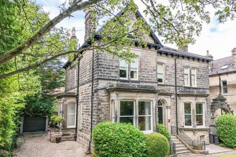 3 bedroom flat for sale