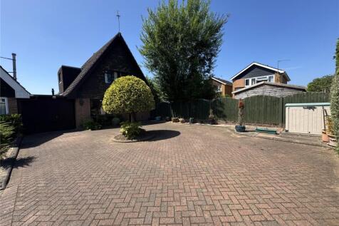 3 bedroom link detached house for sale