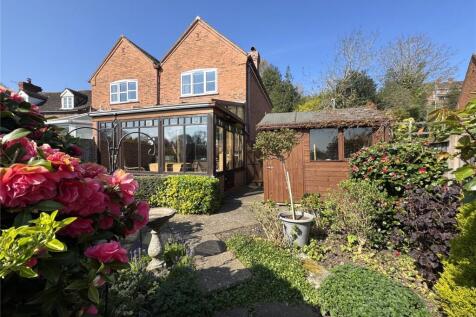 2 bedroom semi-detached house for sale