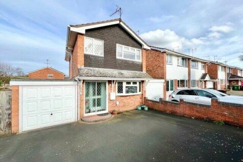 3 bedroom link detached house for sale