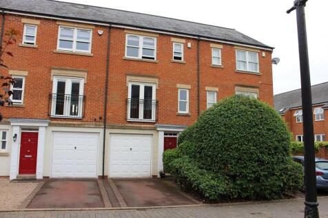 3 bedroom town house for sale