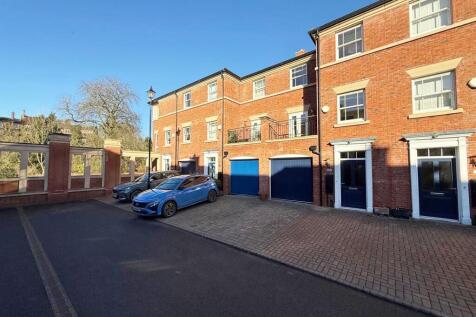 4 bedroom town house for sale