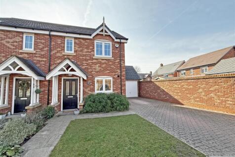 3 bedroom semi-detached house for sale