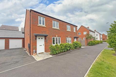 3 bedroom semi-detached house for sale