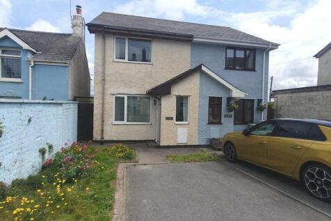 2 bedroom semi-detached house for sale