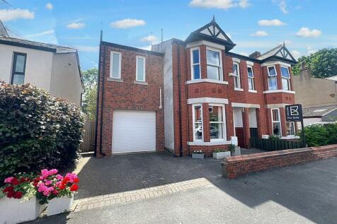 4 bedroom semi-detached house for sale