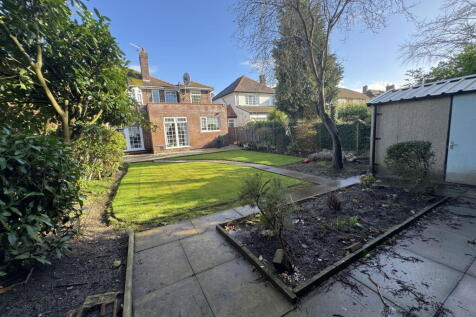 5 bedroom semi-detached house for sale
