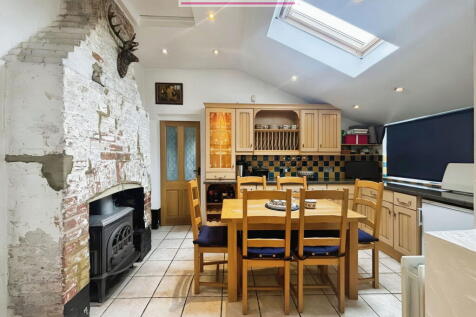 Swanley Village Road, Swanley, Kent... 2 bed semi