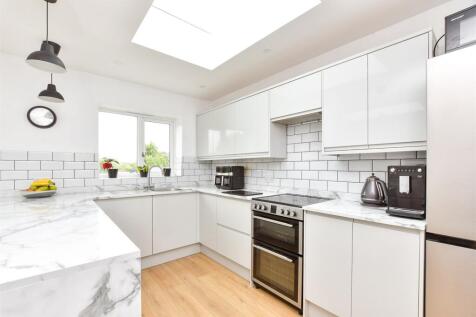 4 bedroom end of terrace house for sale
