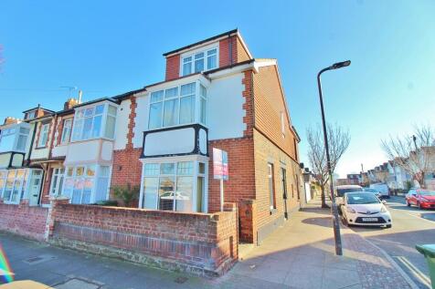 4 bedroom end of terrace house for sale