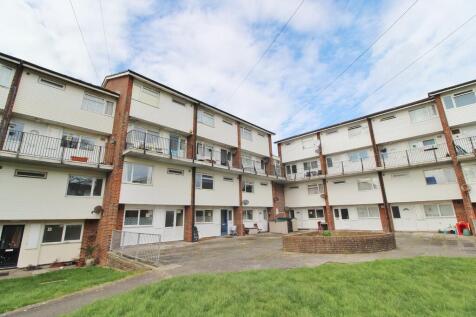 3 bedroom ground floor maisonette for sale