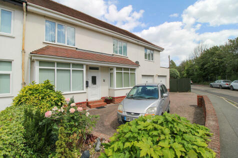 4 bedroom end of terrace house for sale