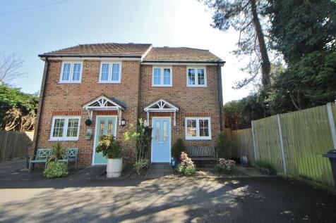 2 bedroom semi-detached house for sale