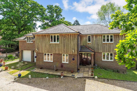 5 bedroom detached house for sale