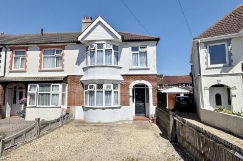 3 bedroom end of terrace house for sale