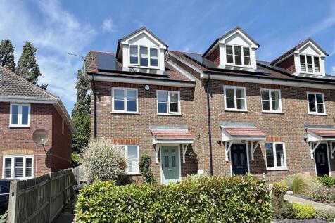 3 bedroom town house for sale