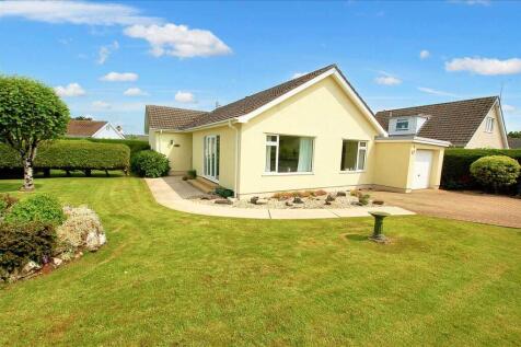 3 bedroom detached bungalow for sale