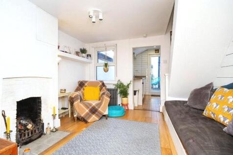2 bedroom maisonette for sale