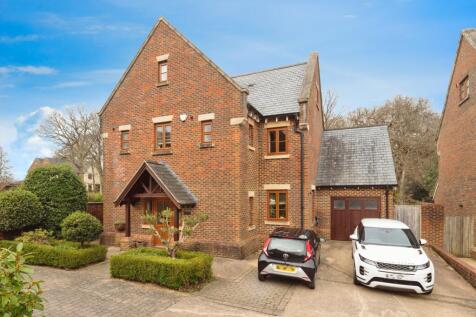 5 bedroom detached house for sale