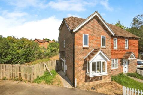 2 bedroom semi-detached house for sale