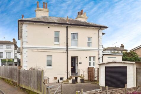 4 bedroom maisonette for sale