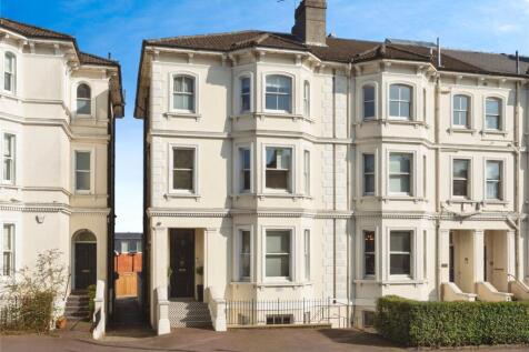 5 bedroom town house for sale