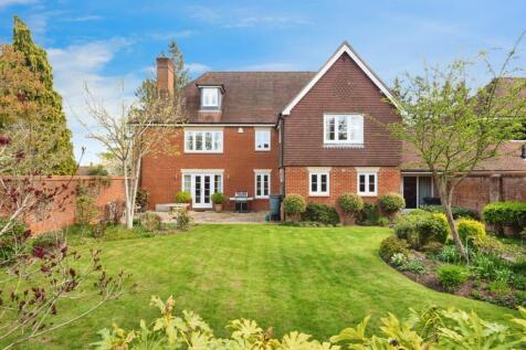 6 bedroom detached house for sale