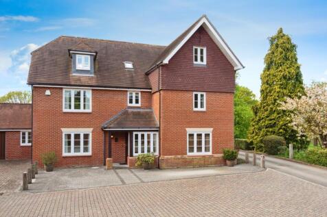 6 bedroom detached house for sale