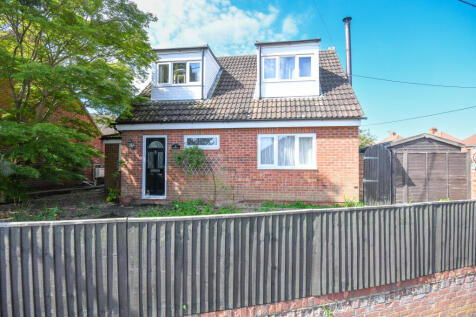 Drynham Road, Trowbridge 3 bed detached house for sale