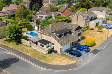 Kenton Drive, Trowbridge 4 bed detached house for sale