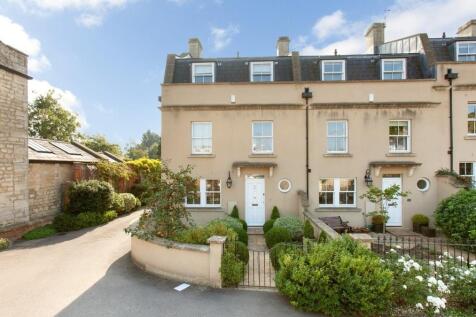 4 bedroom town house for sale