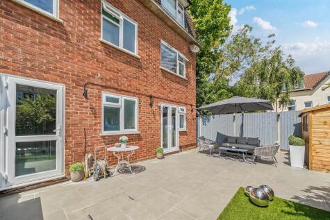 2 bedroom ground floor flat for sale