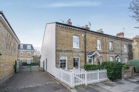 2 bedroom end of terrace house for sale