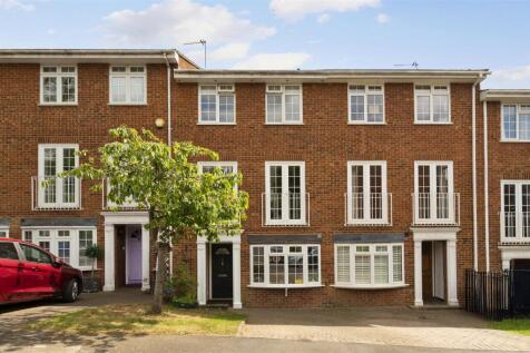 Cumberland Close, Wimbledon, SW20 3 bed terraced house for sale