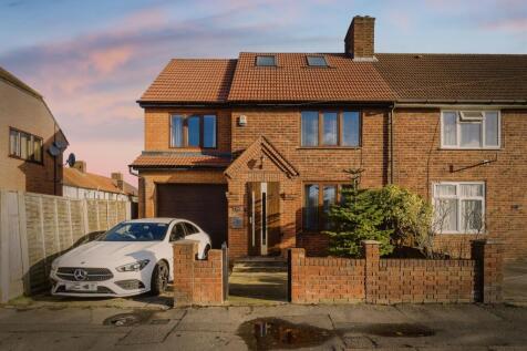 5 bedroom end of terrace house for sale