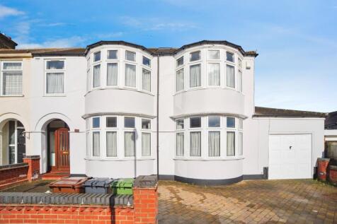 5 bedroom end of terrace house for sale