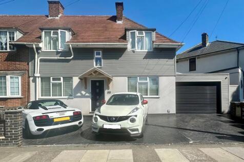 4 bedroom semi-detached house for sale