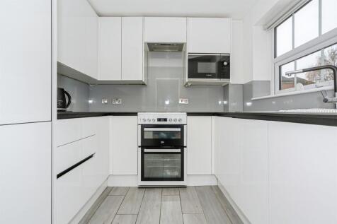 2 bedroom maisonette for sale