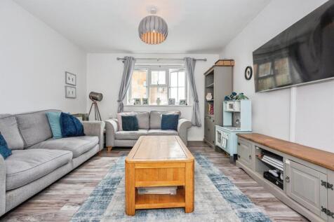 2 bedroom ground floor flat for sale