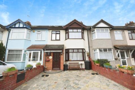 4 bedroom terraced house for sale