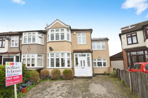 4 bedroom end of terrace house for sale