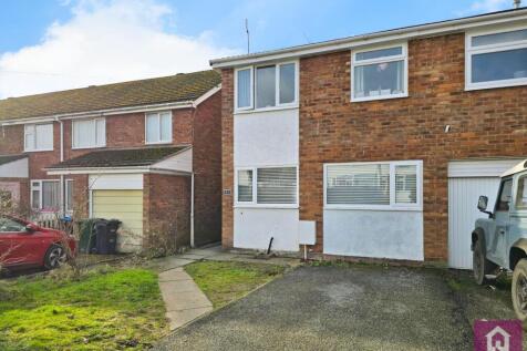 Oldfield Drive, Vicars Cross... 3 bed semi