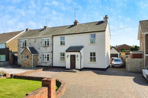 3 bedroom semi-detached house for sale